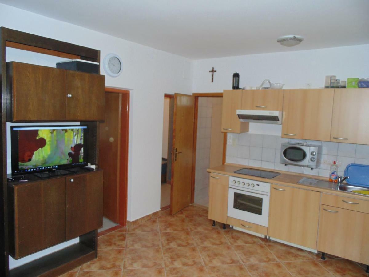 Apartman Ivana Vir Exterior foto
